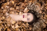 410 - LYING IN THE LEAVES - HOME JULIA - new zealand <div